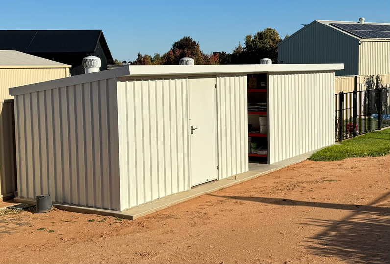 Skillion shed